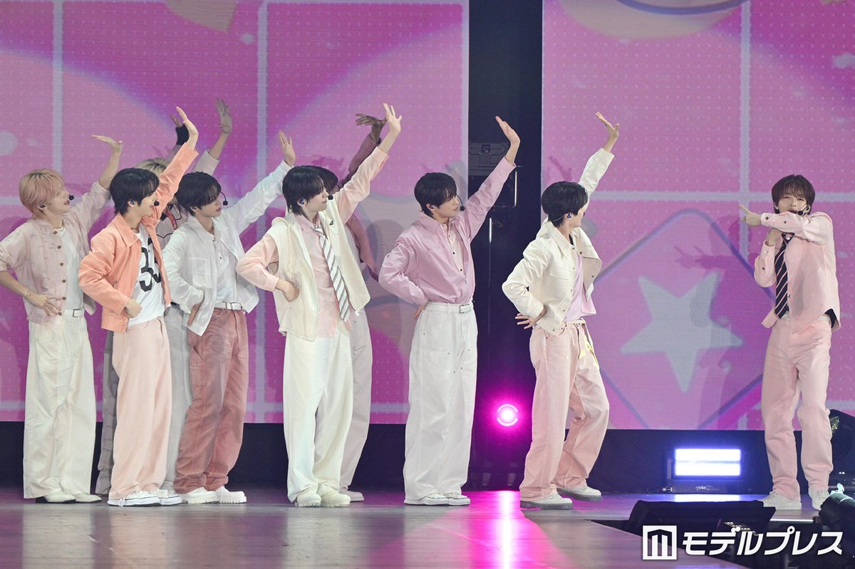 modelpress's tweet photo. 【♥️Rakuten GirlsAward 2026 A/W🍰🍭】

KO1KEYZ（コイキーズ）ピンク衣装で登場
バズ曲「Neko」披露「知ってましたか❓️」

＼📸フォトギャラリー／
https://t.co/dAHgTNi64r

#ガルアワ2026AW https://t.co/2WJf1cxTTe