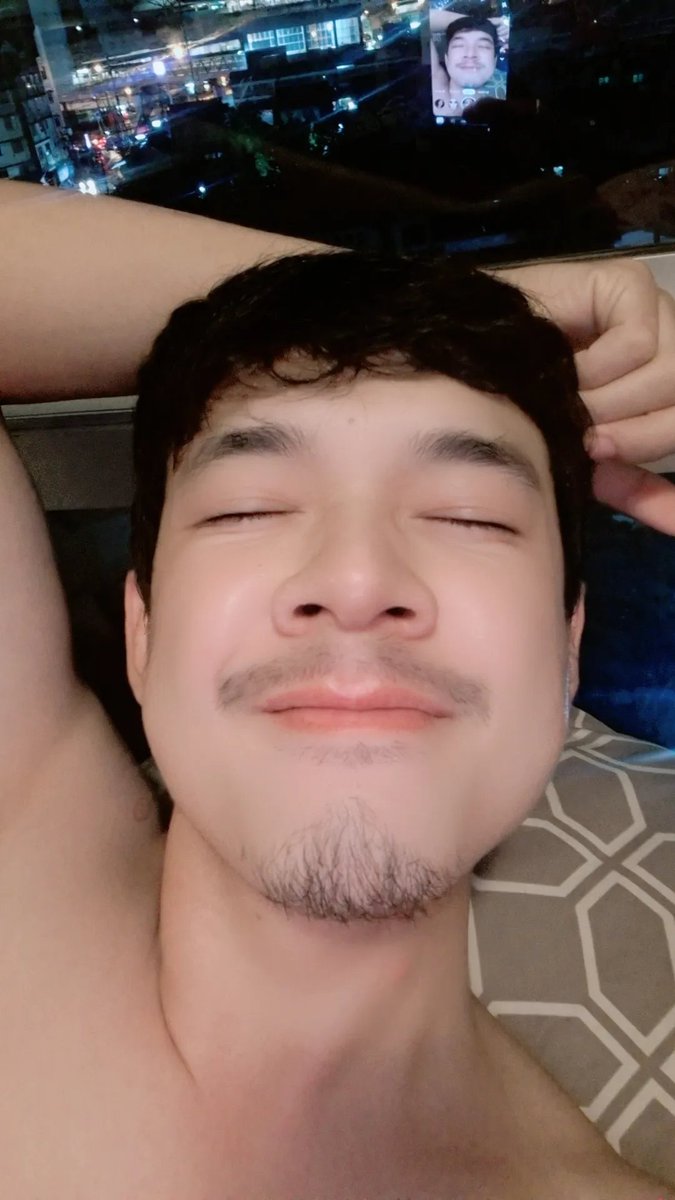 Phch38's tweet photo. 🍻 เมาแล้วตาหวาน #นนทบุรี https://t.co/vdDkSpuOwZ