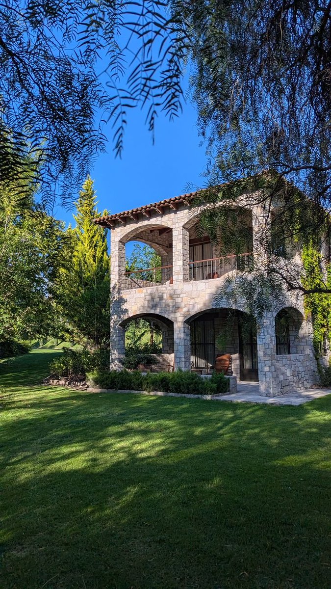GilbertBelion's tweet photo. What do we call this type of architecture?
I really like it. https://t.co/y1SfAxH0CM