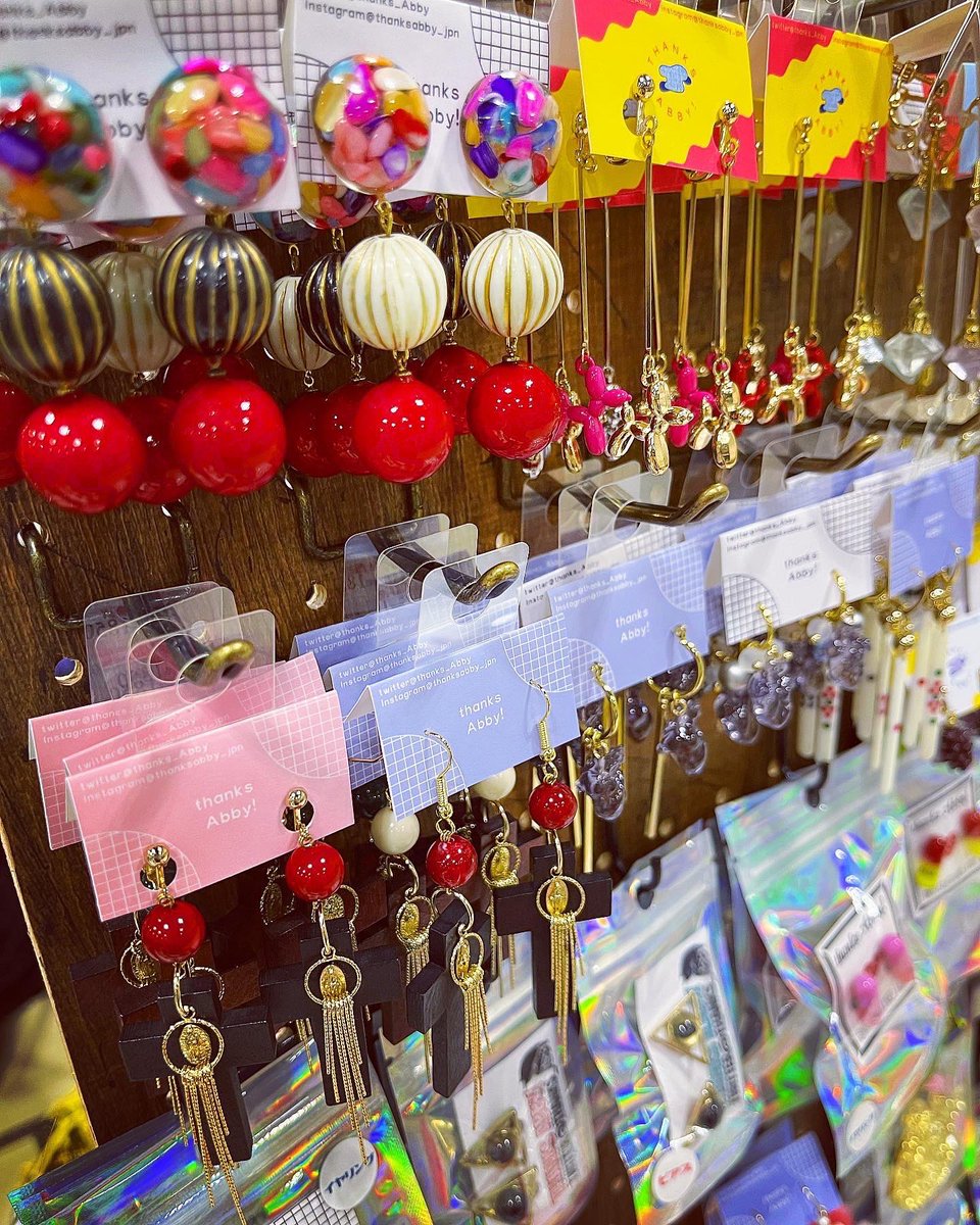thanks_Abby's tweet photo. 毎度直前すぎるお知らせですがガタケ出ます☺︎

おっ？となるようなアクセサリーや、トレカケース等推し活グッズなど◎
明日は会場がいつもと違う場所なのでドキドキでお待ちしております

🗺️朱鷺メッセ
⏰2026/9/27  10:30-15:30
🐬A-25a

お隣💐 @zenya_oldnew 

#ガタケ #ガタケット https://t.co/Buz3ivg4gE