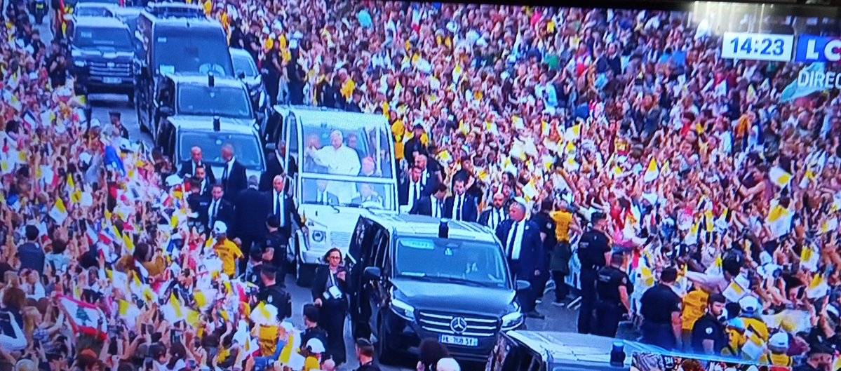 PasDaccord7's tweet photo. Mon cher Laurent Nunez :
J'espère bien qu'on aura les vrais chiffres sur le nombre de voitures brûlées,de commerces pillés et de policiers blessés suite à cette invasion de hordes de catholiques venus sur Paris.
Juste pour comparer,si tu vois c'que j'veux dire....... https://t.co/NxVlylwWYH