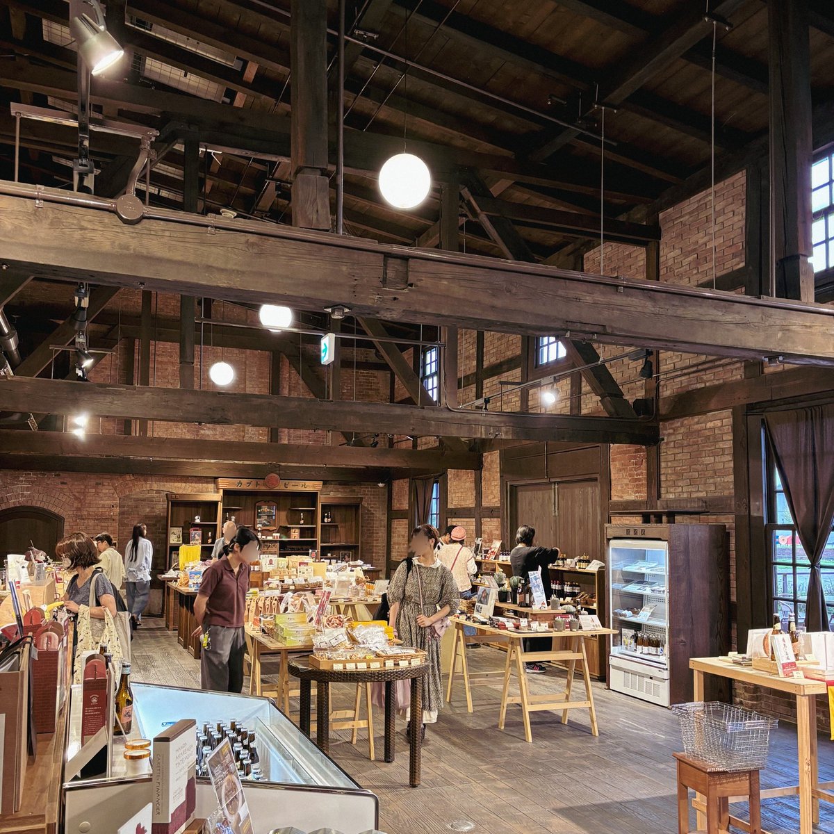 AtelierMimir_JP's tweet photo. 今日は、半田赤レンガ建物で開催の「文文文の市」でゲームブックを販売しました。

会場や出店者の皆さまの雰囲気も和やかで、居心地のよいイベントでした。お土産ショップでは、知多や半田の食品が充実していて、赤味噌や海塩を手に入れました。 https://t.co/0wM2fdtkhi