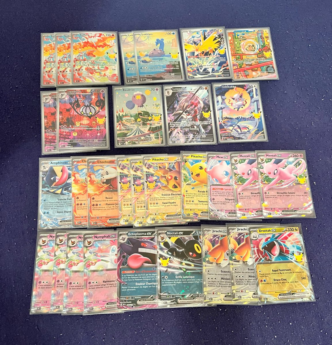 TontonPhiphi's tweet photo. LES HITS SONT BIEN TOMBÉS POUR CES 30 ANS DE POKEMON ET OUI LA LUGIA FAIT PARTIE DU LOT… MAIS PAS QUE 🤩

Beaucoup de souhaits de cartes drop, ça fait très plaisir ! https://t.co/TZiLyWxumA