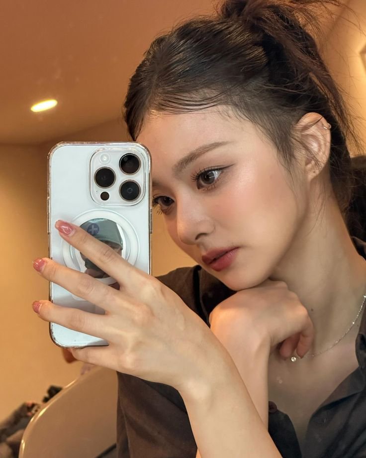 guardVALEWYN's tweet photo. Hai hai!  Kembali lagi dengan aku, VALEWYN! 🍀

Game night kali ini main sama aku lagi ya, jangan bosan bosan kalo aku yang ngemod! 

Sebelum mulai coba baca HTP nya dulu diatas ya! 

Untuk jawab nanti di Reply aja, kalo telat gak bisa reply lagi. 

Anyways, pap dulu dong >< https://t.co/puDHOagl3D
