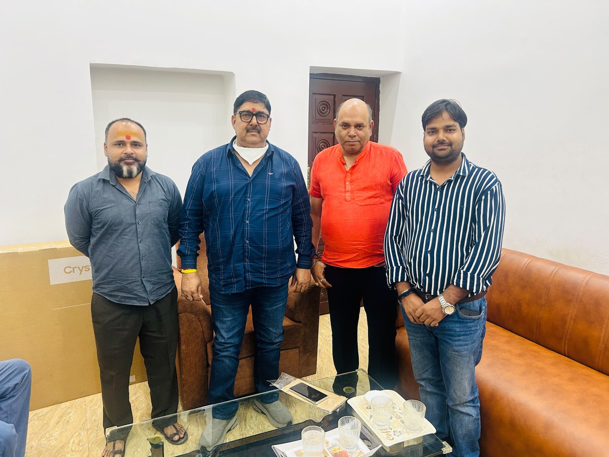 arvindmlc's tweet photo. आज दिनांक 26 सितंबर 2026 को #4B_सिंगार_नगर_आलमबाग_लखनऊ स्थित आवास पर आए अपने शुभचिंतकों से मुलाकात करते हुए ।।
#BJP4IND #NarendraModi
#RSSorg #nitinnabin
#amitshahofficial
#RajnathSingh #BLSantosh #BJP4UP #YogiAdityanath #BrajashPathak #Dharampalsingh #KeshavPrasadMaurya #PankajChaudhary