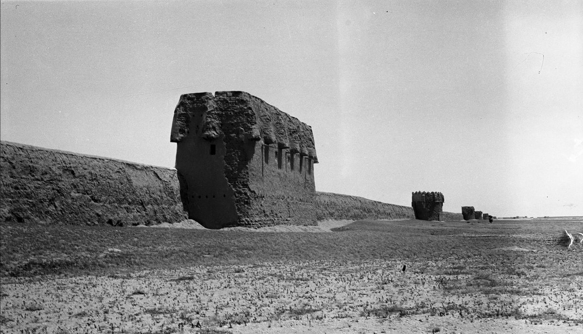 bawardie's tweet photo. بناء السور:
الزمن: 1920-1921م
التكلفة: 208 الاف روبية دفعتها امارة الكويت بالكامل على 30 دفعة (مرفق الكشف)
المشرفين: 5 (الخالد - العتيقي - الهاجري - معرفي - الصباح)
العمال المأجورين: كويتيين اصليين

يعني السور بخشم الروبية .. محد له فضل عالكويت !!!
#سحب_الجناسي #الاعمال_الجليله https://t.co/rBkMXlNGlz