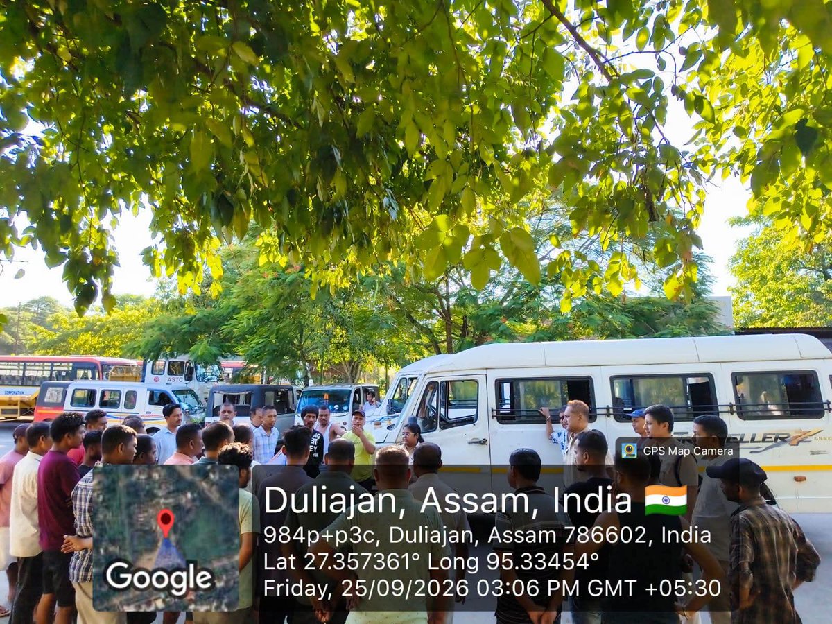 dc_dibrugarh's tweet photo. Road Safety Awareness Campaign at Duliajan Bus Stand, with drivers and general public.
#cmoAssam
#MyGovAssam
#TransportDepartmentAssamDtoDibrugarh
#DirectorateofInformationandPublic #Relations Assam https://t.co/YCCk3zAjKs