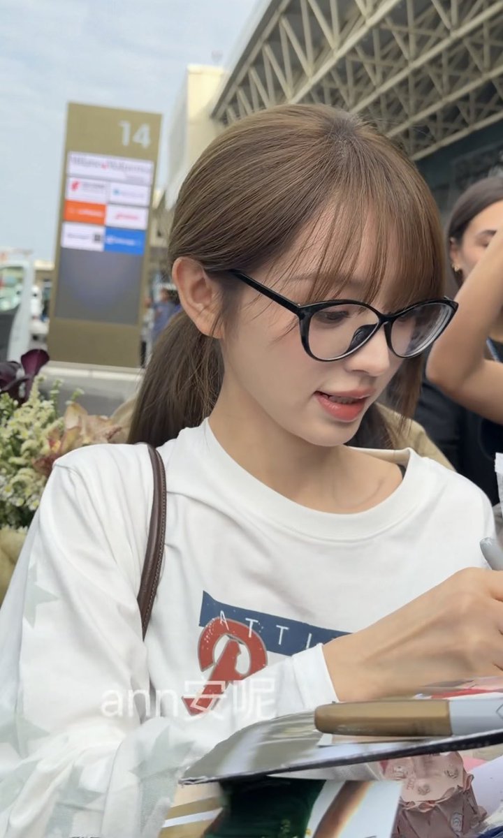 xojoyaw_'s tweet photo. มุมนี้คือสวยมากกก น้องเถียนผิวดีจัง ผ่องมาก ผมสีนี้ยิ่งออร่ามาก ๆ ไวบ์แฟนสาวมาก  🫠🫠🫠 https://t.co/4pDCKHaQRy