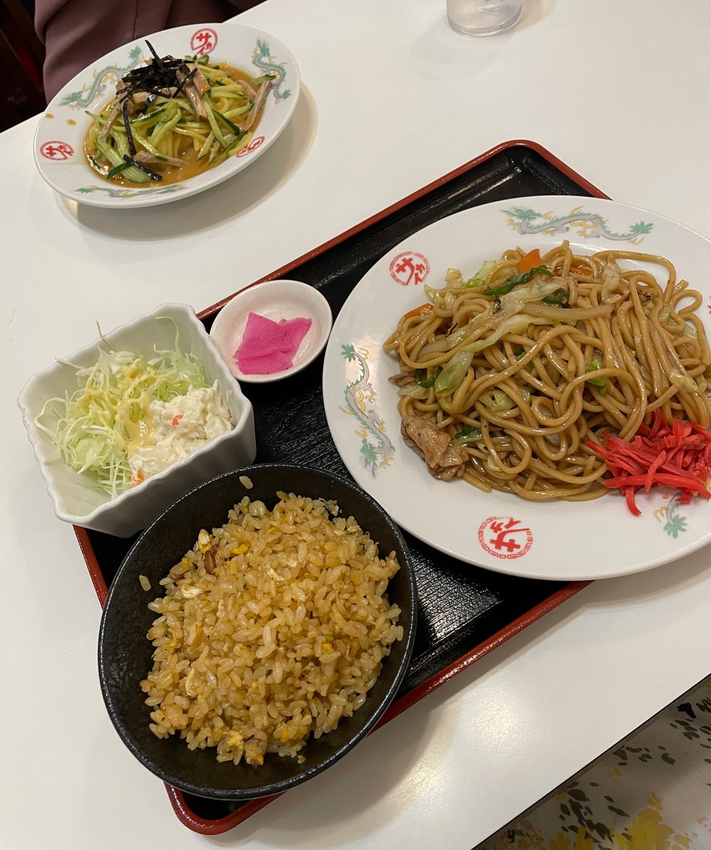 marikowan's tweet photo. 憧れの！サカイ本店だ！！入れた！！
めちゃくちゃ詰め込みました。
おいしいし、なんかすごい安かった。 https://t.co/dhSKQc8PBq