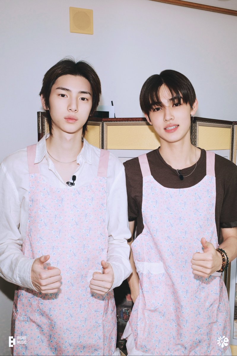 jjuhoonv's tweet photo. @edmaertin @edwakrds @martinwedwards @zyufand @songhyeoen @kveonhoo @evseong @ummhyeon @keonhoad @strawbiiery 𝐊olaborasi  antara  dua  sukma  menjadi
satu  tim  masak  demi  merayakan  hari
𝘾𝙝𝙪𝙨𝙚𝙤𝙠  yang  dipenuhi  rasa  bahagia. https://t.co/CgJpqUtjDi