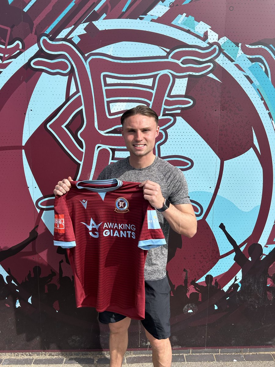 HorleyTownFC's tweet photo. 𝗡𝗲𝘄 𝗦𝗶𝗴𝗻𝗶𝗻𝗴 | 𝗔𝗱𝗮𝗺 𝗚𝗿𝗲𝗲𝗻 ✍🏼

Ahead of today’s game we’re delighted to announce the signing of combative midfielder @AdamGreen1900 after his return from playing in New Zealand. 

The former Epsom & Ewell captain and Met Police player goes straight into today’s matchday squad! 

Welcome, Adam 💜🩵