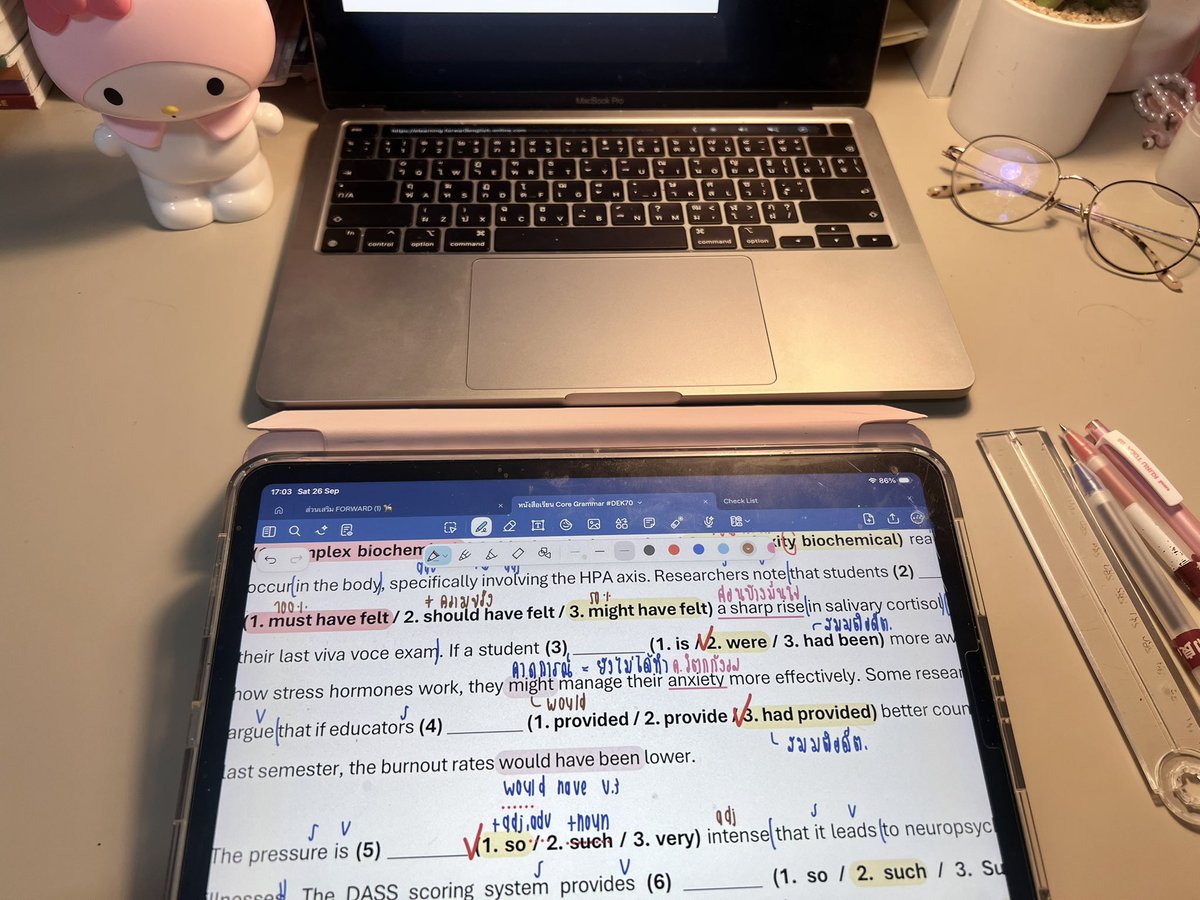 youbelongt0me's tweet photo. วันนี้เช็คอินพญาไท . . ตะลุยโจทย์เคมีน่ะ ( ✍🏻 ) 📩
กลับมาเรียน grammar พี่โอมม 🩹 เหลืออีกเทปเดียวจะได้ปาย vocab สักที ⭐️🍹 ลุยน้ำเช้าเย็น เท้าเปื่อยหมดละค่ะ  :-p  💧 #studywtaemii https://t.co/FiDb3IohXM
