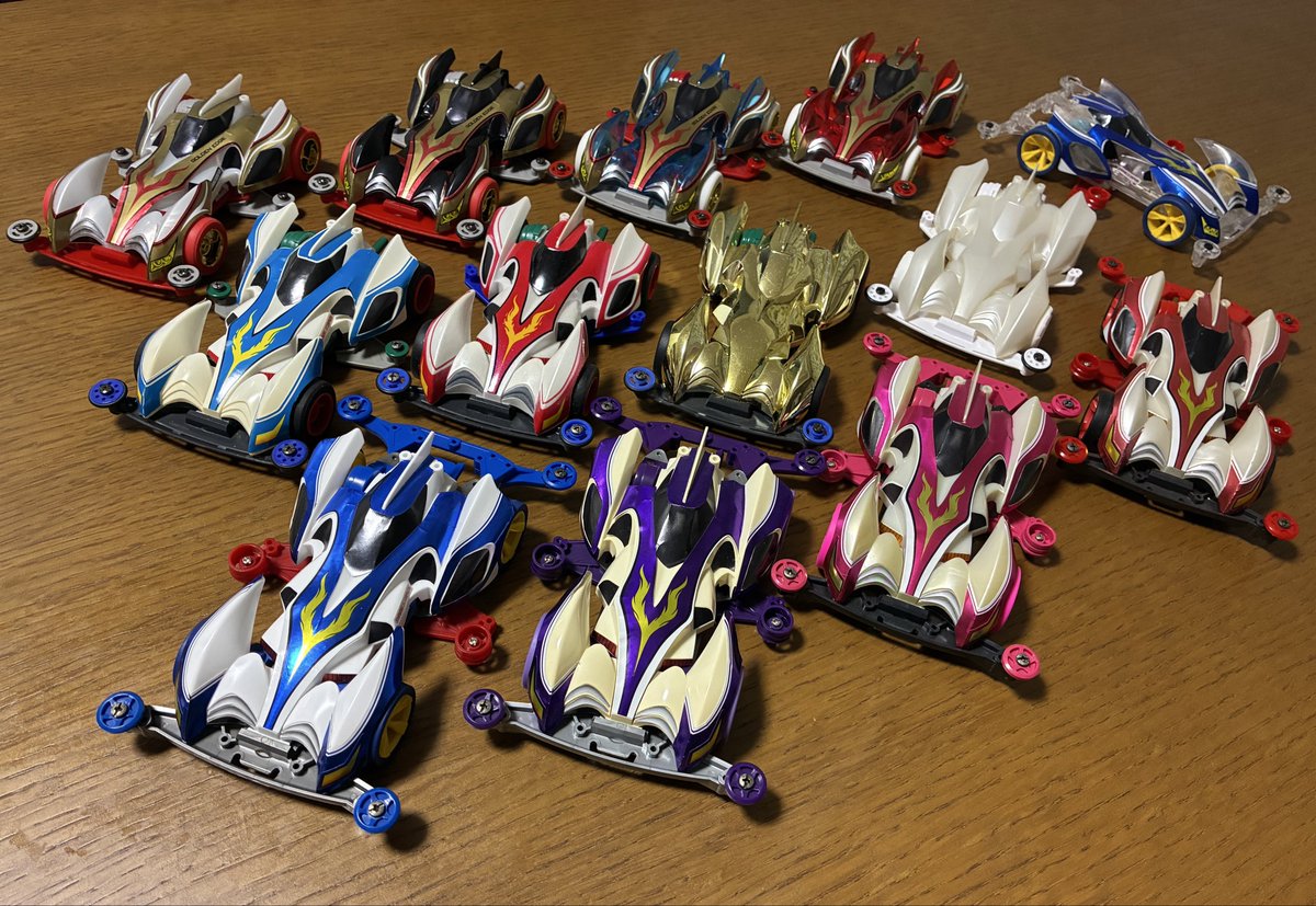 kumapen1111's tweet photo. コースデビューないまま、2年経過٩( 'ω' )و

シャイニングスコーピオンの台数だけはしっかり増えました。

最近触れる機会がありませんが、皆さま引き続きよろしくお願いいたします(｀・ω・´)っ□

#ミニ四駆 https://t.co/hvfZBgJvqz