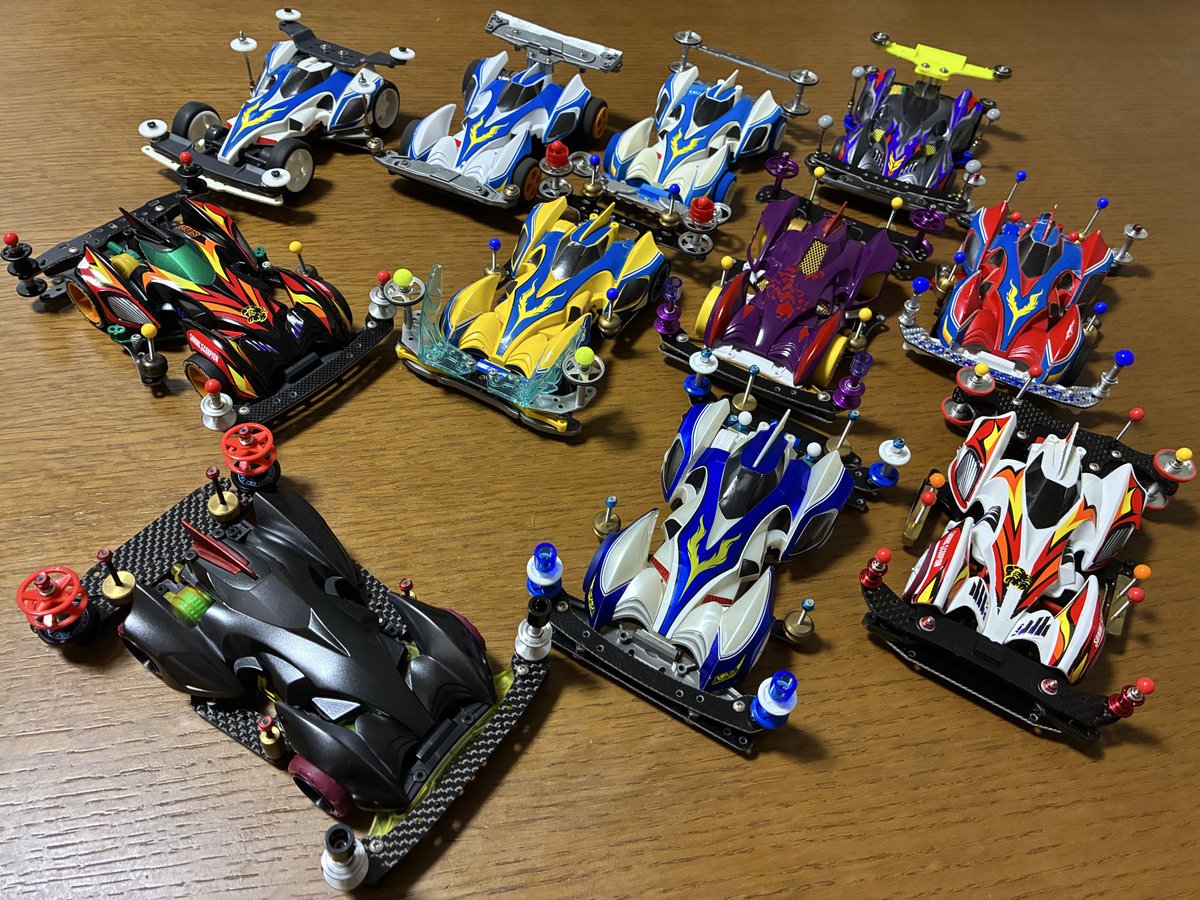kumapen1111's tweet photo. コースデビューないまま、2年経過٩( 'ω' )و

シャイニングスコーピオンの台数だけはしっかり増えました。

最近触れる機会がありませんが、皆さま引き続きよろしくお願いいたします(｀・ω・´)っ□

#ミニ四駆 https://t.co/hvfZBgJvqz