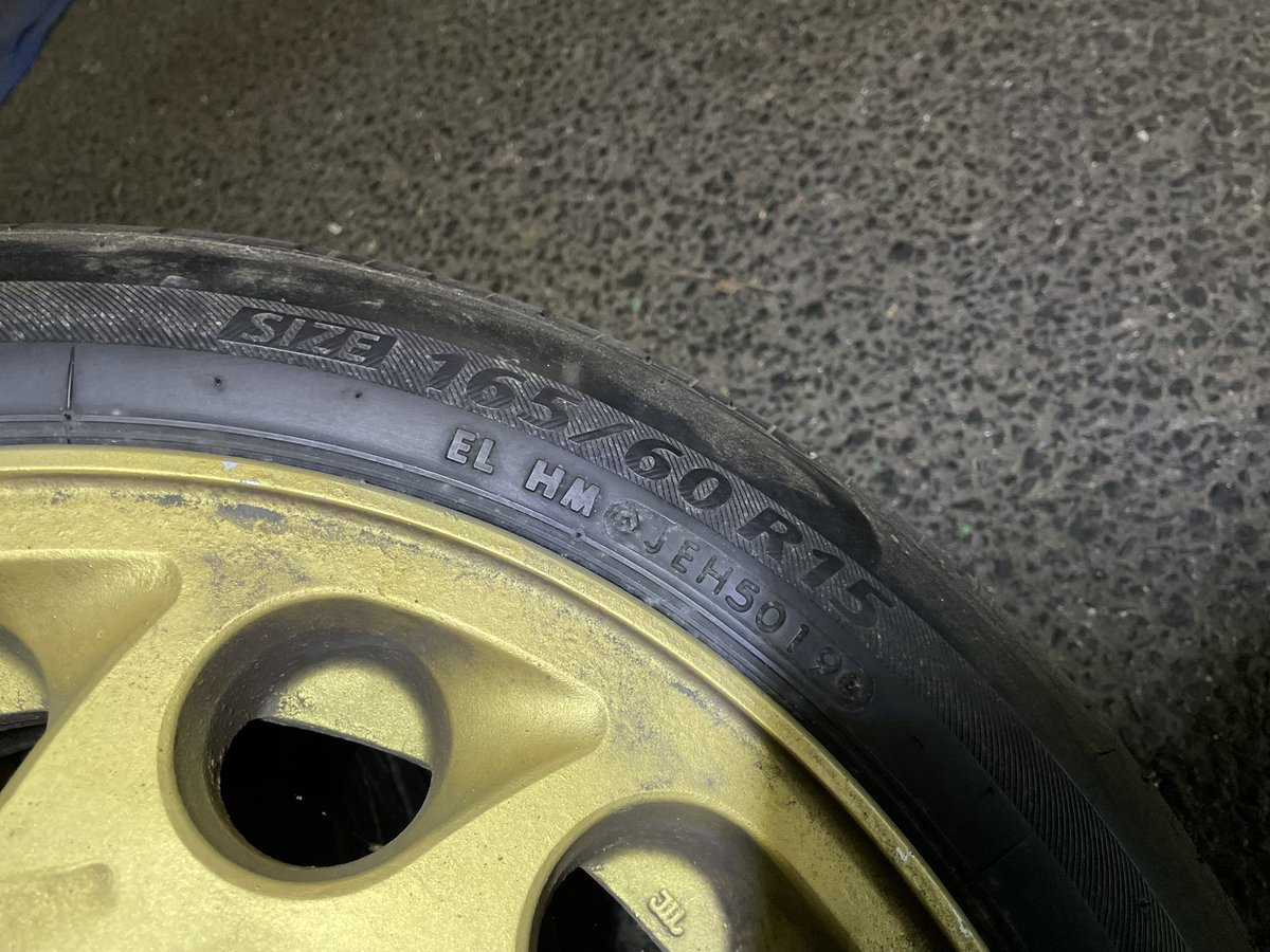 yuki_skyline_M's tweet photo. 【売ります】
S13 シルビア 純正op 火の玉 ホイール
オモテ面ツヤなし薄金塗り

15×6J+40 4本
 165/50R15 BS NEXTRY付き
(溝あり19年製)

2万でお願いします https://t.co/G7R2HnknNU