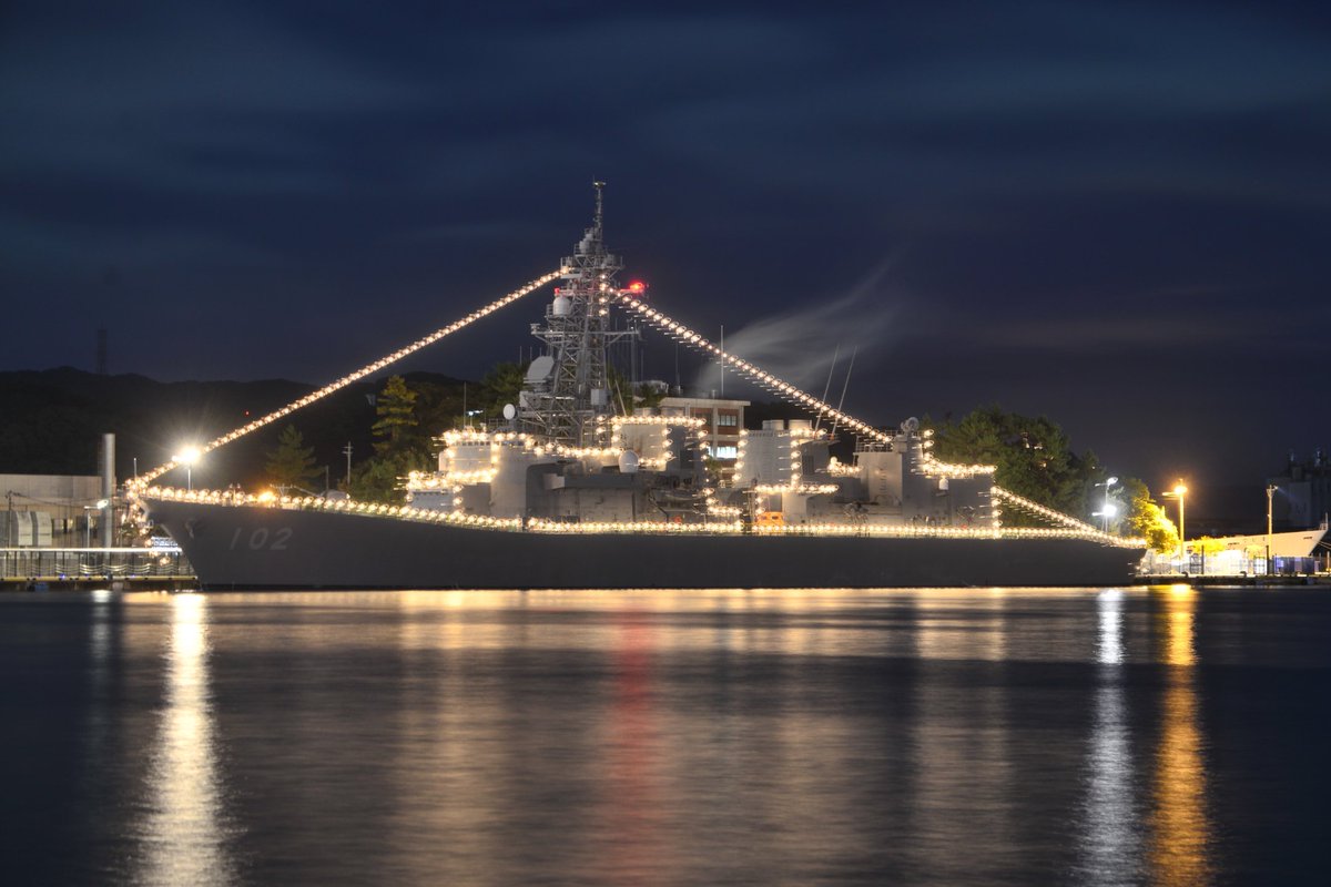 keith80758290's tweet photo. 2026.9.26
佐世保オータムフェスタ2026
日が暮れてから電灯艦飾を撮影して来ました
FFM4   みくま
DD102 はるさめ
PG826  おおたか
#佐世保
#海上自衛隊
#電灯艦飾 https://t.co/GMXgjW22PW
