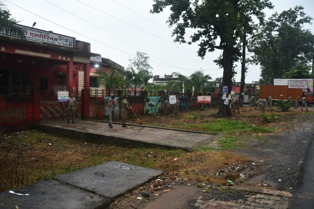 commandant188's tweet photo. As part of the Swachhata Hi Seva Campaign 2026, personnel of 188 BN CRPF actively participated in cleanliness and sanitation activities, reaffirming the commitment towards a cleaner, greener and healthier environment. @CTGSECTORCRPF @DigJagdalpur #crpf #SwachhataHiSeva https://t.co/NWrbWSkVpP