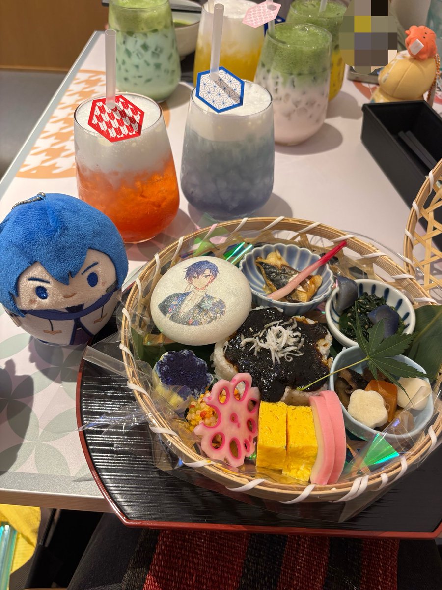 superASAGI3DX's tweet photo. そういや今更だけど和モダンカフェ行って別のコラボカフェに付き合ってボンボニポプショ行ってスカイタウン出張所に行った1日でした。 https://t.co/5O3NwWBvZ1