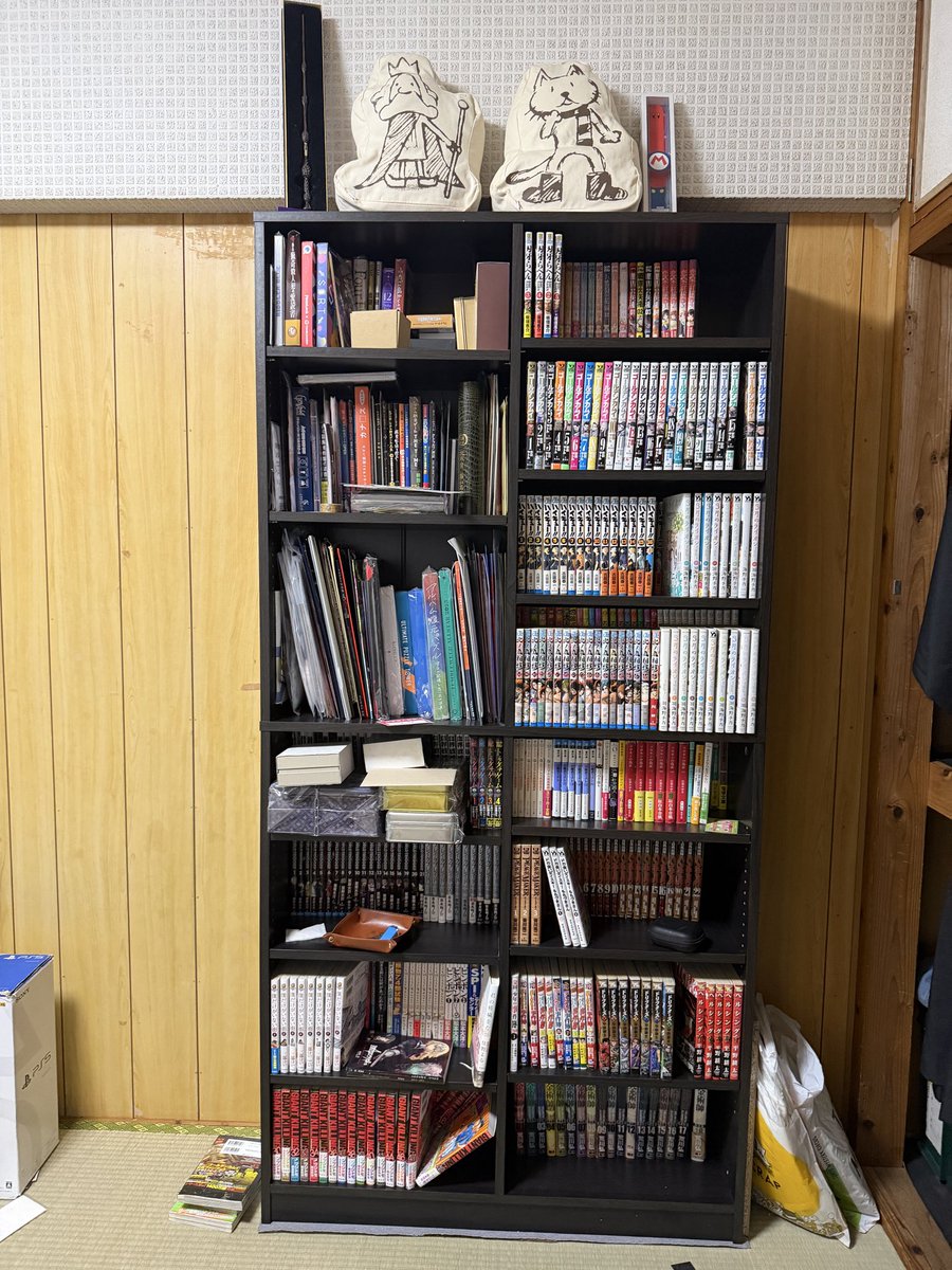 BlueEr3's tweet photo. 引越しして本棚買ったけど足りなさそう……
まだ、漫画本いっぱいあるのに… https://t.co/1XzR5WI4yp