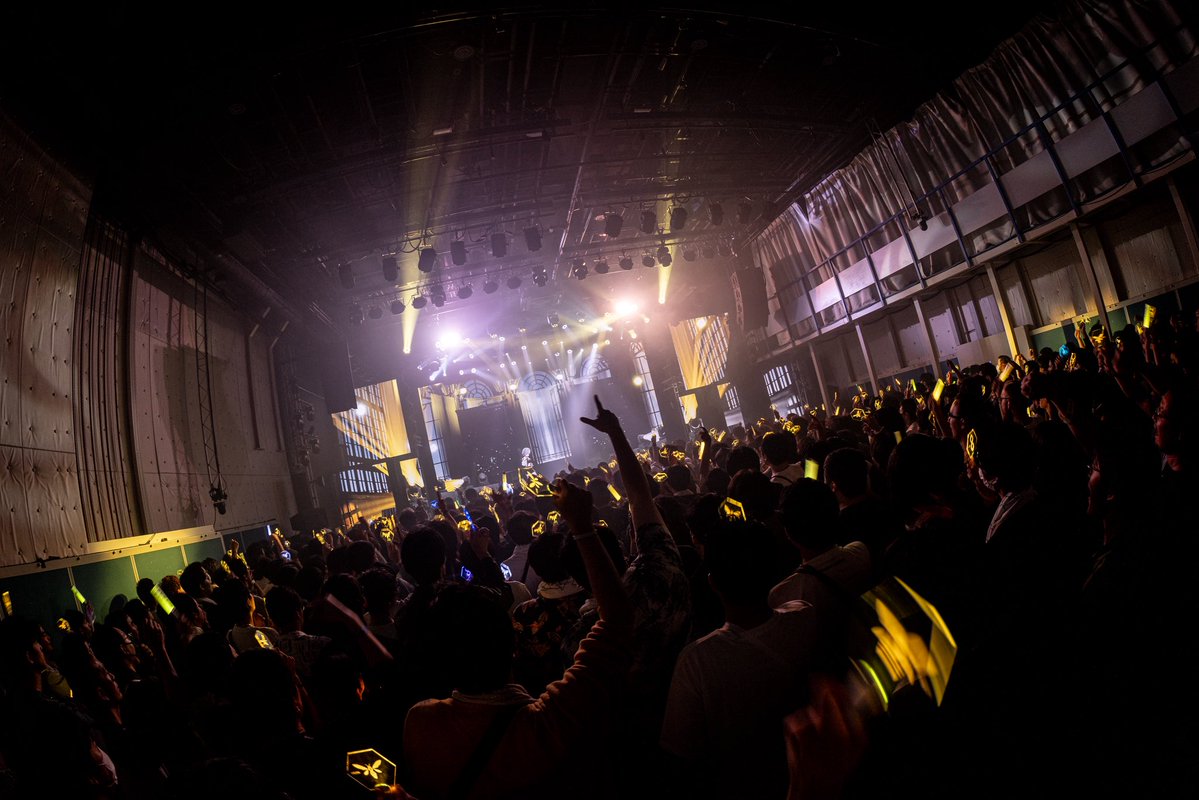 8HaChi_hacchi's tweet photo. HACHI 4th ONE-MAN LIVE 
"Revealia" 無事閉幕！！！

会場に来てくれた、そして配信で見てくれたBEESたち、本当に本当にありがとう！！

前回の"Unlockture"から始まった"自己開示"の物語。皆のおかげで無事に走りきることができました！！
最高の音楽、最高のチームメンバー、そして最高のBEESたち。皆さんのおかげでこの一瞬が輝かしいものになっています。

たくさん声出したね！たくさん歌った！楽しかった！！この喜びを絶対に次に繋げていきたいし、これからも走り続けていきたい！！

みんなの事を心から愛しています。
本当にありがとう！！！大好きだよ！！！！

#HACHI_Revealia