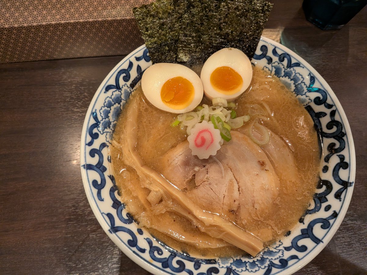SHISHAMO27's tweet photo. ギャハハ!!! ラーメンラーメン!!! https://t.co/ZeH8bBm9Ld