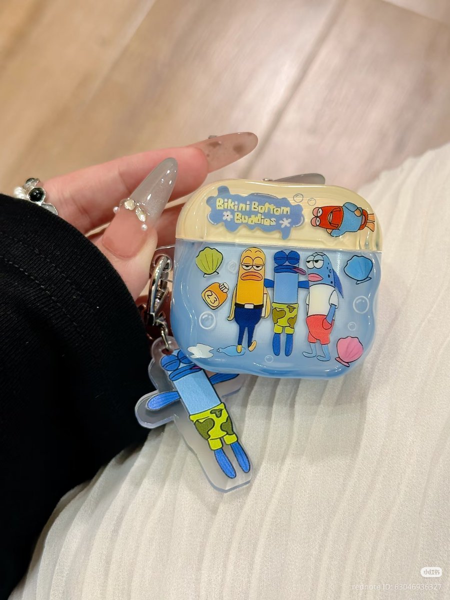 mosaiqt's tweet photo. LUCU JUGA AIRPODS CASE IKAN PLENGER INI 🤣 https://t.co/4fl5ZdNBzS