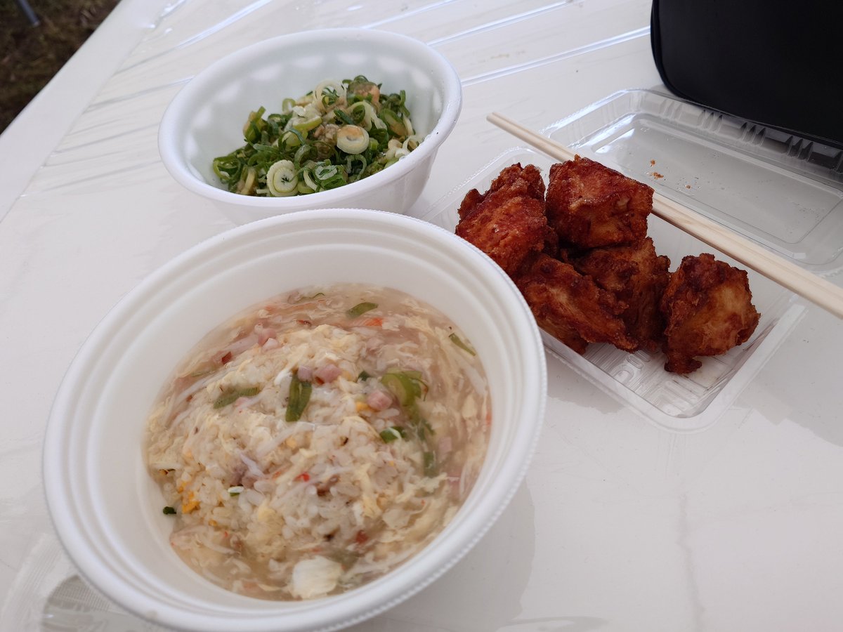 slsnMBghnih3FKS's tweet photo. 餃子からあげ祭2週目❗️
今週も黄金チャーハンにむね塩唐揚げ、茹で上げ餃子と1店舗づつ頂きました😋
餡掛けや葱のオプションもつけてグレードアップ。
風味や肉汁が詰まった旨い昼食。唐揚げも良い塩加減に歯応えある一品🍗
ご馳走様でした❗️
#餃子からあげ祭
#麺屋つけ麺太輔
#Fishmen
#なかじゅう亭 https://t.co/oLO8A0b8g2
