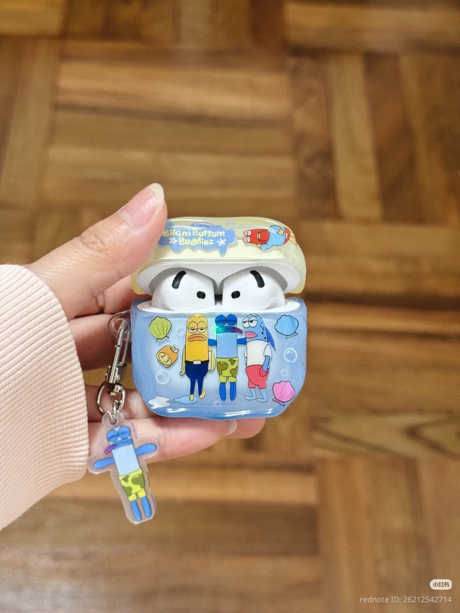 mosaiqt's tweet photo. LUCU JUGA AIRPODS CASE IKAN PLENGER INI 🤣 https://t.co/4fl5ZdNBzS