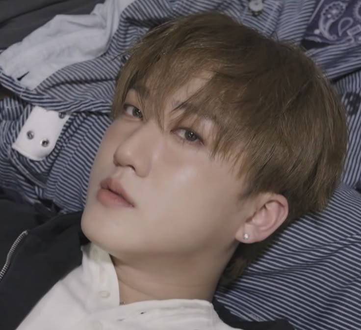 binseolovely's tweet photo. this make up look in changbin is just so pretty. he's just so glowy and ethereal like i keep looking at him and can't believe he's real like woah https://t.co/DasDMeFkw2