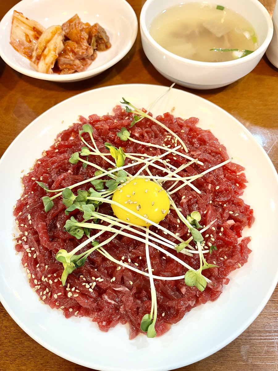 py0n_ch1's tweet photo. 来週渡韓✈️🇰🇷💖

ユッケ‼️食べたい‼️𝑩𝑰𝑮 𝑳𝑶𝑽𝑬‼️ https://t.co/6WxhJNn8N2