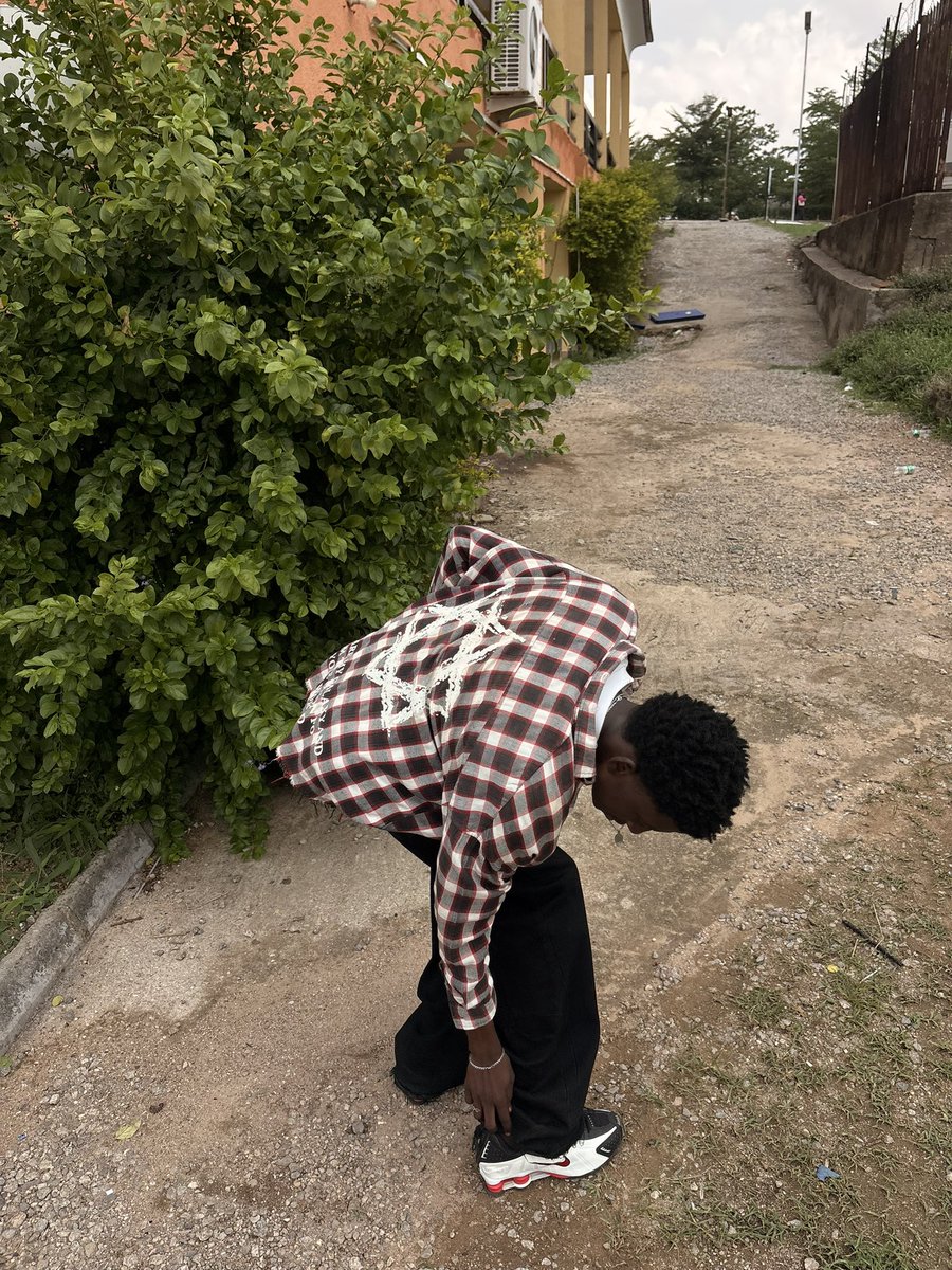 B_uzzor001's tweet photo. Do what you want to do with your hair you aren’t a slave no more🚶🏾 https://t.co/ps0fOD5Mtm