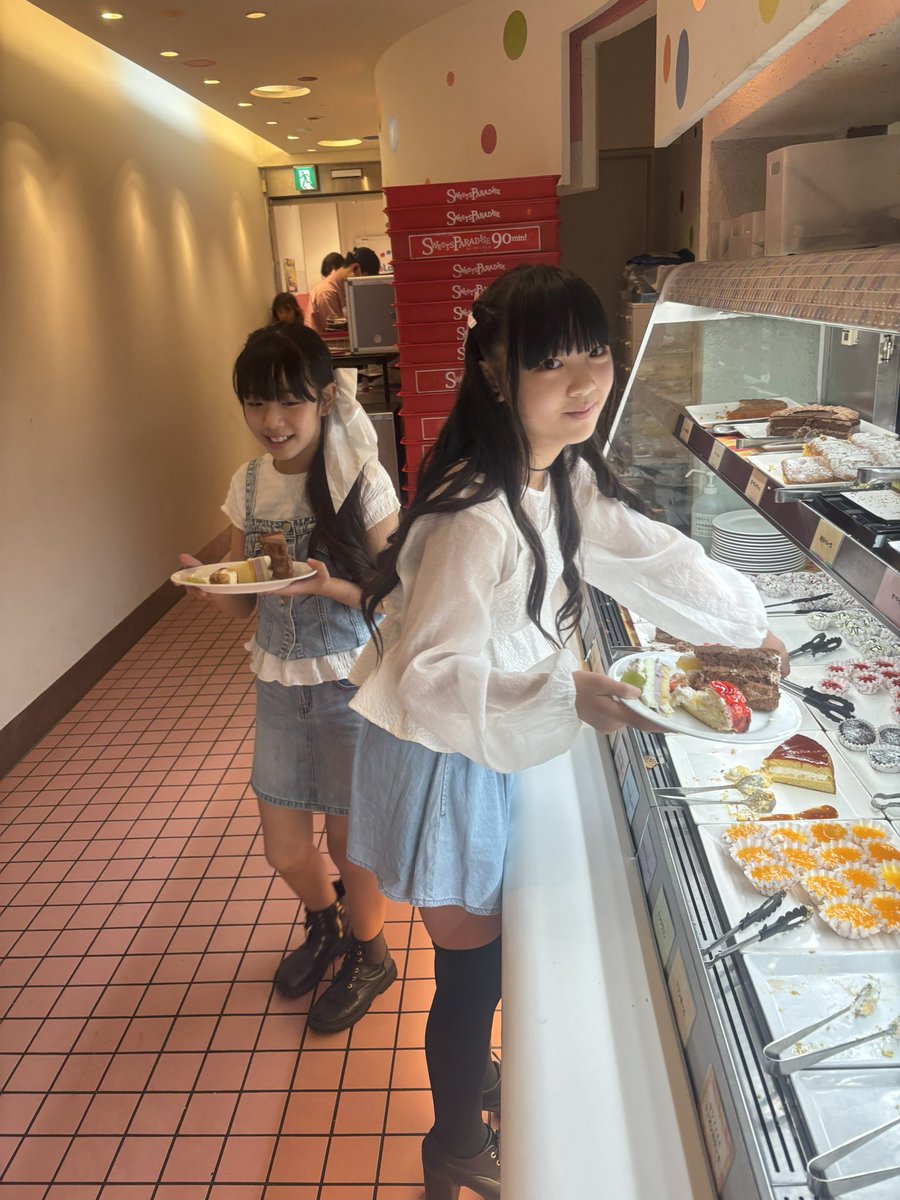 YumenoToa's tweet photo. おつとあ🧡

この前のライブ後にTWINKLEでレッスン頑張ったから、みんなでスイーツパラダイスに行ってきたよー🍰💕

次は10/3(土)にTWINKLE出演あるので、よろしくお願いします✨

#TWINKLE https://t.co/a2HGyX3mky