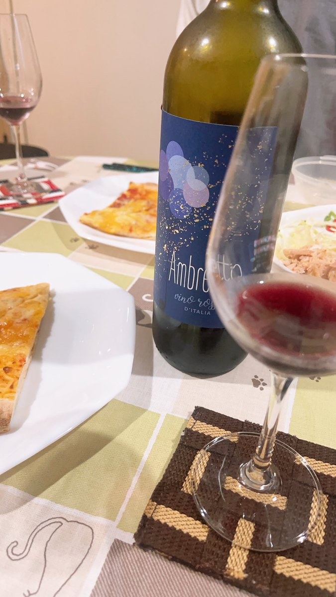 shibakensn's tweet photo. 今日は！
昼から飲んで🍺
家帰ってからピザパということで飲んで🍷
サッカー見て飲んで🍾
今からペヤング食べて飲む🍽️

明日はお仕事なので今日楽しみました😋 https://t.co/fuKDr21VFU