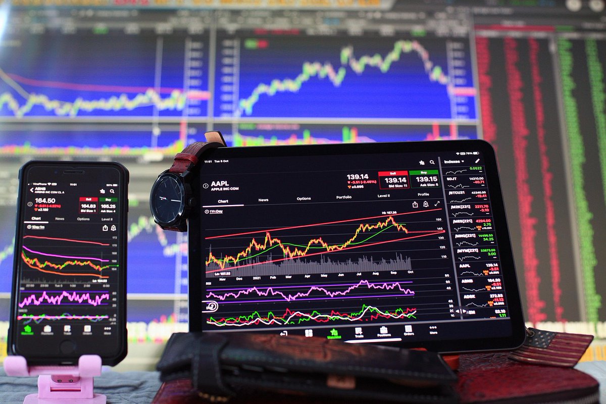 WMutyaba45452's tweet photo. esg flows keep climbing while the chart shows clean higher lows.

capital rotates toward funds with real emissions data, not vague green labels.

the trend is early, so position before the crowd notices. https://t.co/g0LcfRg9ib