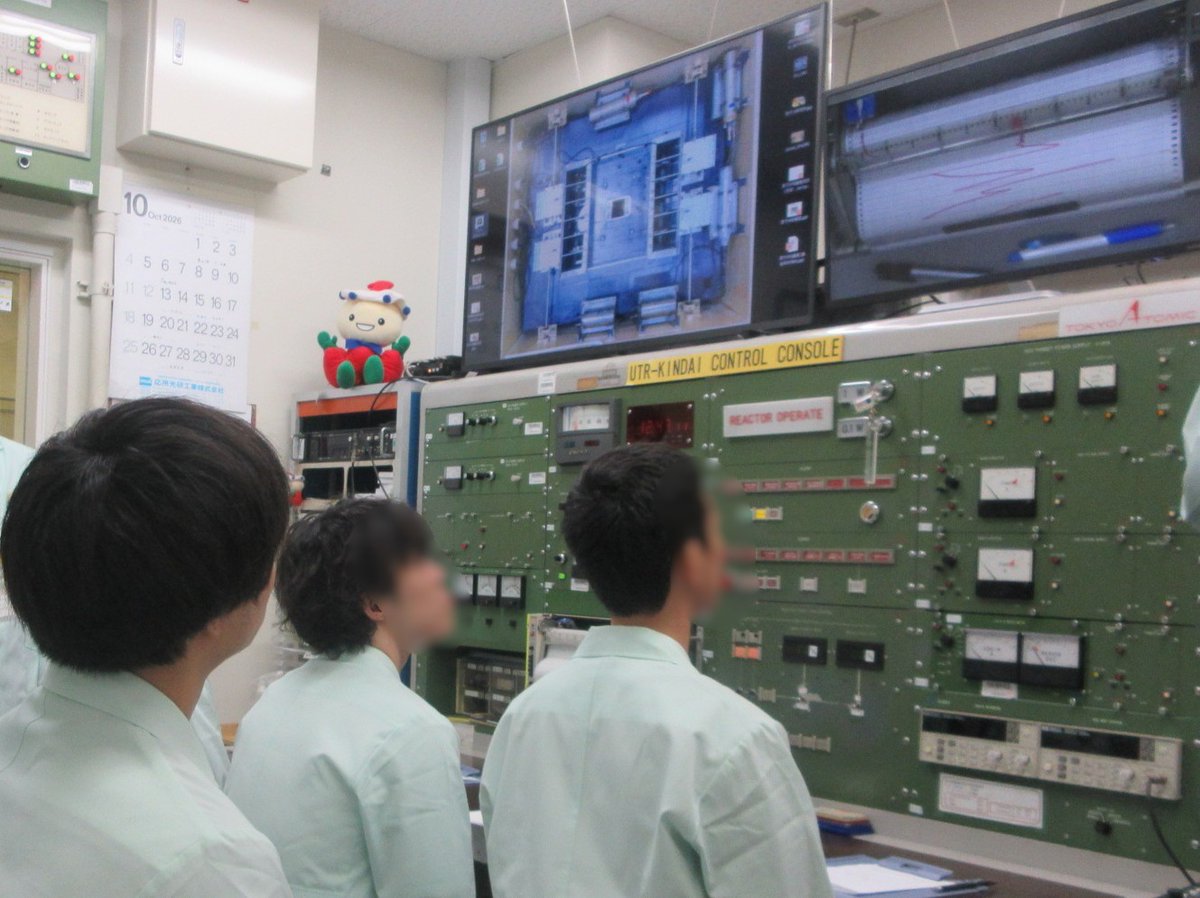 J_AHRC's tweet photo. 近畿大学原子力研究所では、9月18日に「原子炉実習基礎コース」を開催しました！大阪大学と福井大学で原子力を学ぶ学生6名が、臨界近接や制御棒校正などの原子炉物理実験に取り組みました。将来の原子力人材に期待します！
#大学生 
#ANEC 
#近大炉 
#近畿大学
#学生実習 https://t.co/S4jXI89QS2