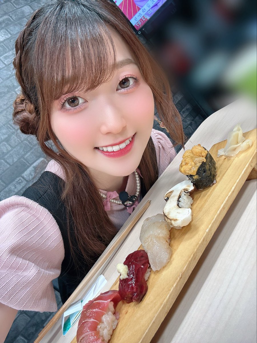 yuri_usui0515's tweet photo. #ゆかむすび ご視聴ありがとうございました✨

こんなに幸せな放送があっていいのか！？という程ご褒美まみれの配信でした💖
全部美味しかったのですが、うにが今まで食べた中で1番美味しくて感動しました🥹

ゆっか！番組スタッフの皆様、えにしの皆様本当にありがとうございました🥰 https://t.co/oPyYJ97CFJ