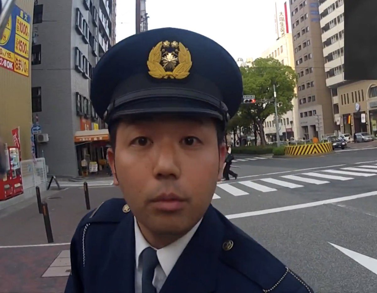 si8010y4's tweet photo. いい歳の重ね方してる
めちゃくちゃかっこいいなこのお巡りさん https://t.co/zMhWukj53x