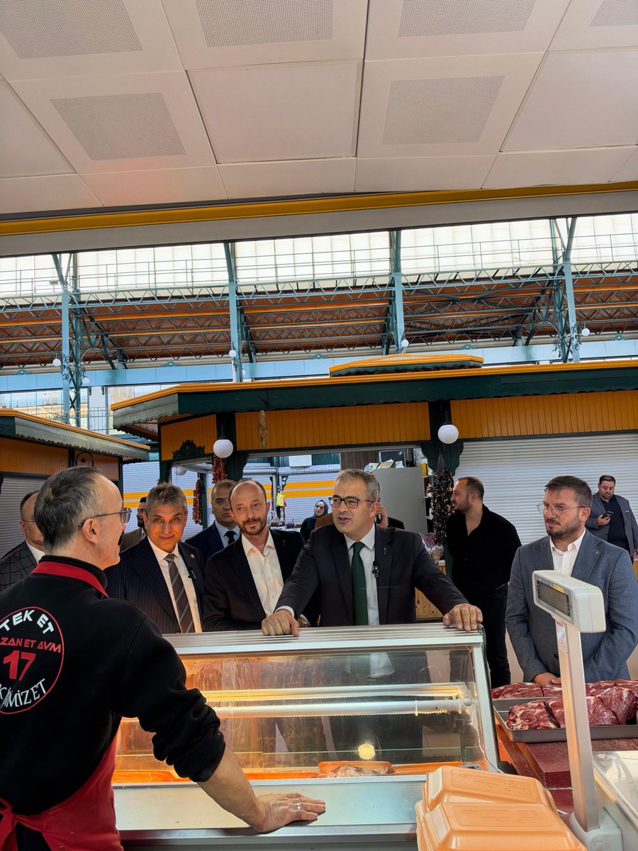 anahtarparti06's tweet photo. Anahtar Parti Eğitim Politikaları Genel Başkan Yardımcımız Prof. Dr. Fatih Yalçın, Ankara İl Başkanımız Sayın Ömer Korkmaz, Kahramankazan İlçe Başkanımız Sayın Duralip Girdap ve il-ilçe yönetimimizle birlikte Kahramankazan’da esnafımızı ziyaret ettik. https://t.co/gmYpyzb546