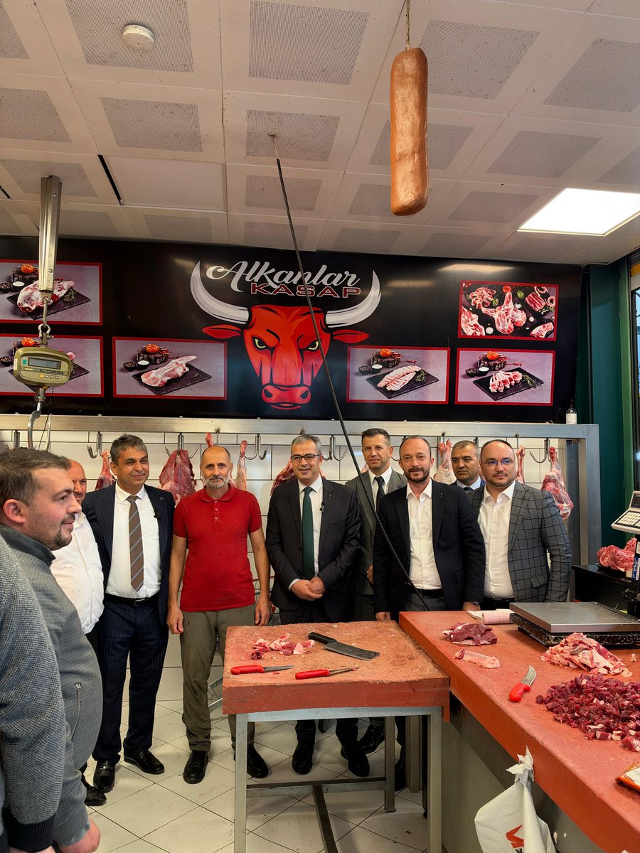 anahtarparti06's tweet photo. Anahtar Parti Eğitim Politikaları Genel Başkan Yardımcımız Prof. Dr. Fatih Yalçın, Ankara İl Başkanımız Sayın Ömer Korkmaz, Kahramankazan İlçe Başkanımız Sayın Duralip Girdap ve il-ilçe yönetimimizle birlikte Kahramankazan’da esnafımızı ziyaret ettik. https://t.co/gmYpyzb546