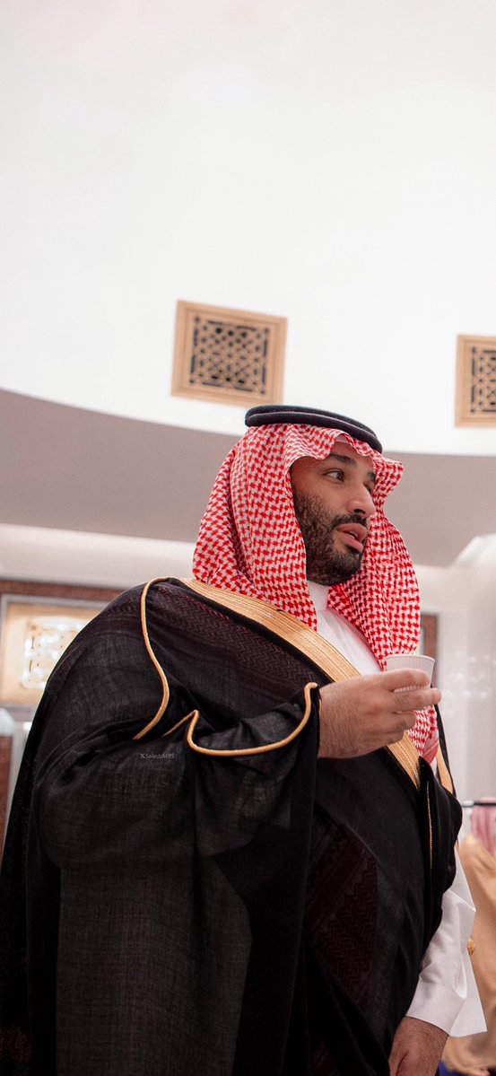 5aledzMBS's tweet photo. ومن تحزم في محمد ، سِعد عينه 
شـاربٍ فـنجـال خصـمه ما تـحيّر

#محمد_بن_سلمان‌ https://t.co/XItyMcjlku