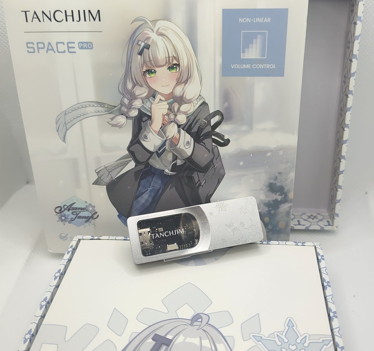 tuki_tom's tweet photo. 今更感強いけど、TANCHJIM SPACE PRO届いた～！(ﾜｰｲ

何気にbluetooth機能の無い純粋なUSB-DACのブランドものは初かも。
M21とかBTR17辺り持ってるとあんまり変わらんのでは説あるけど、TANCHJIM系試したかったのとPEQ使いたかったのでコレに。

通常のスマホ＆PC用途に使おう。 https://t.co/6xLmQ2yGB3