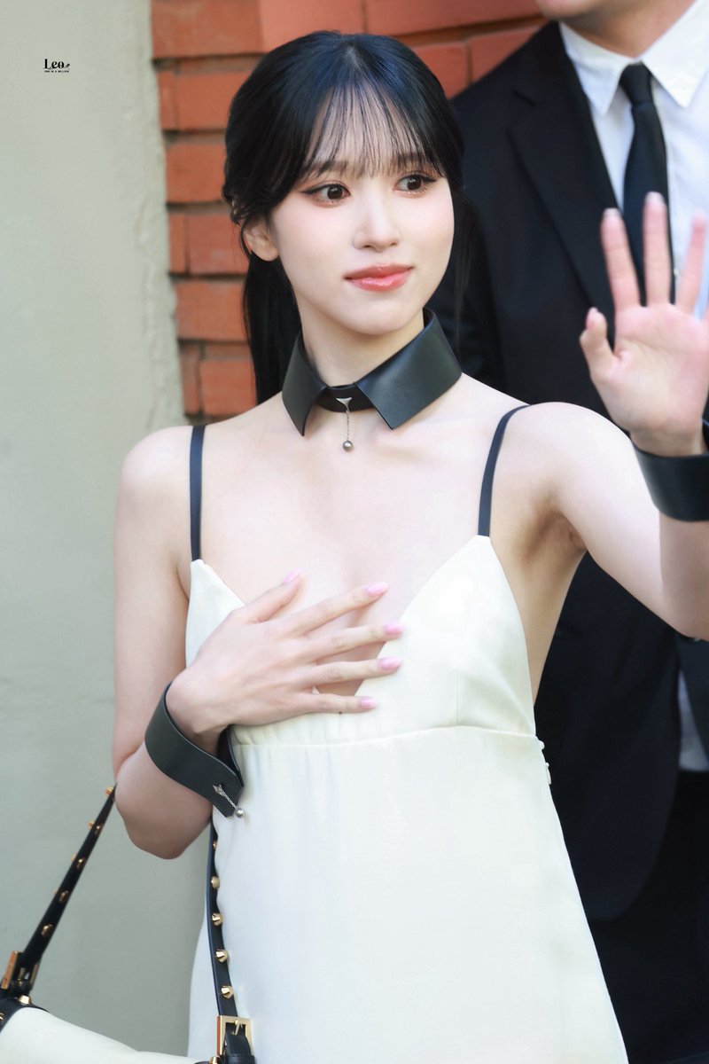 TWICEROYALTY101's tweet photo. #MINA #FendiSS27xMina #BlackSwanMina
#FendiSS27 #MYOUIMINA https://t.co/QnUciOFIBQ