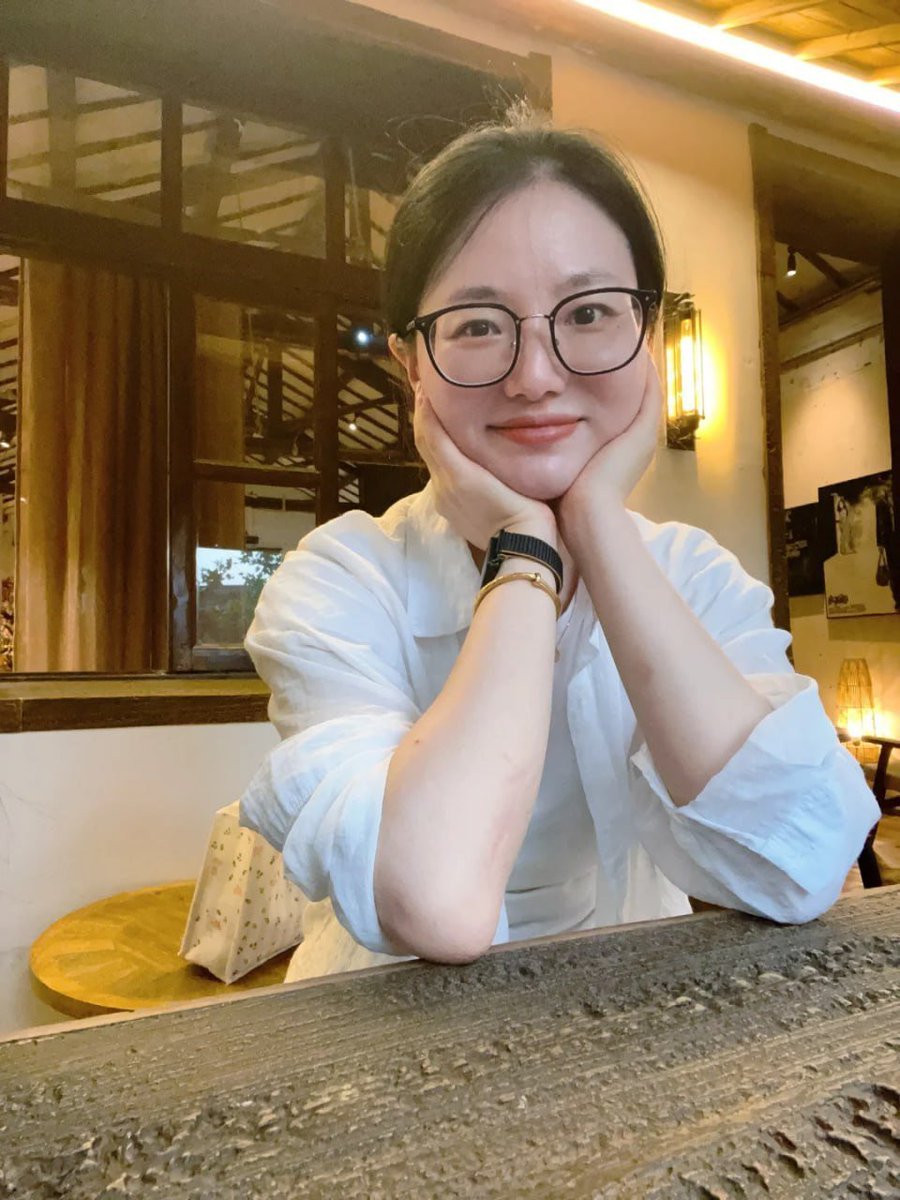 StevenLeecnvx's tweet photo. 30+体制内教师一枚，来X第二天，想结交有趣灵魂。这边还能遇到聊得来的人吗？ https://t.co/ox4hPG2G3x