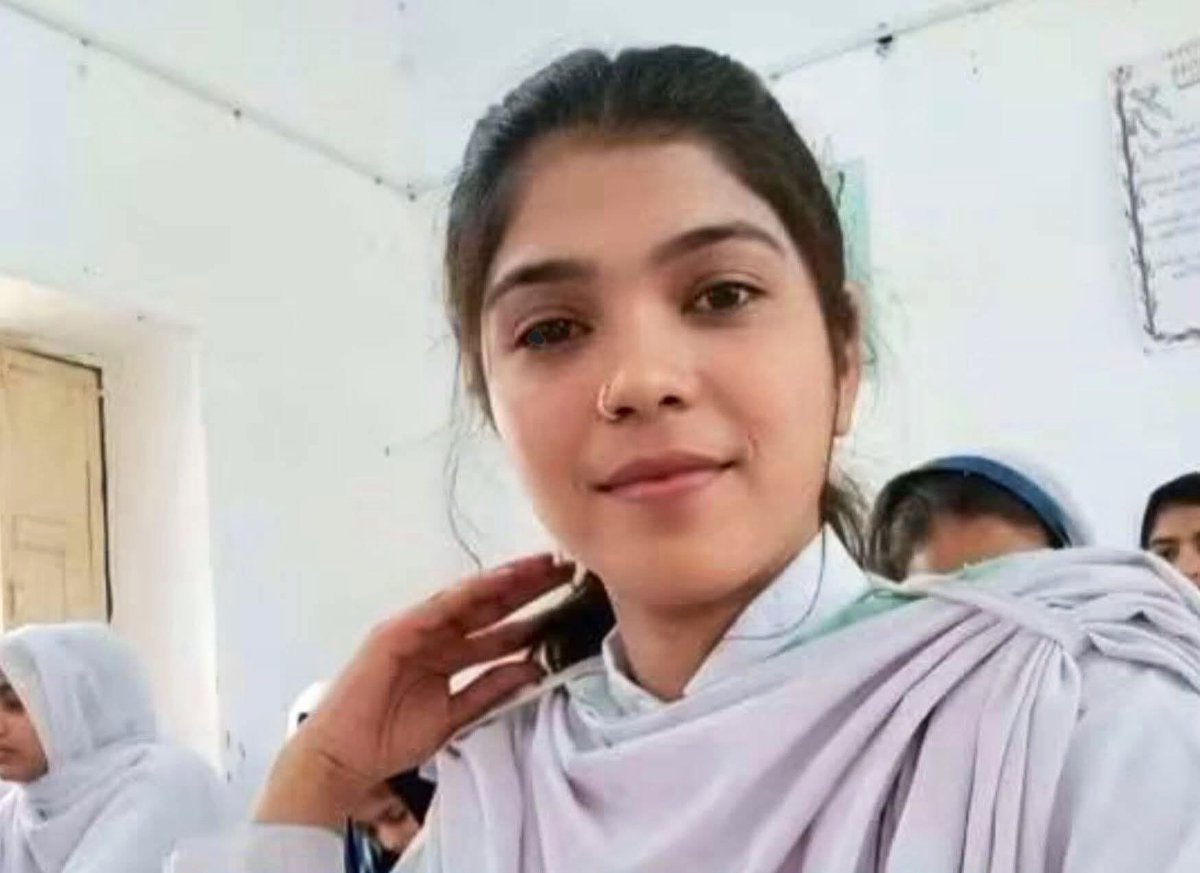 FarazPervaiz3's tweet photo. 🇵🇰 Sindh, Bhomika Kishore Kumar Valmiki, a minor Hindu girl & 8th grade student from the Memon neighbourhood of Shahdadpur, was kidnapped this morning on her way to school. Her relatives suspect that she has been raped, forcibly converted to Islam, and already married to her abductor.
