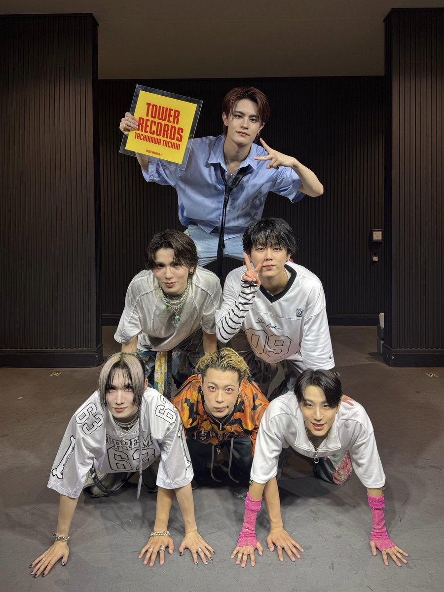 seven_deuce_OA's tweet photo. ✨御礼✨

『フリーライブ in ららぽーと立川立飛』

ご来場いただいたRIVERzの皆さま🤴🏻👸🏻
誠にありがとうございました！！

本日の撮影タイムの動画や写真は
#SevenDeuce #セブデュ
を必ず付けてぜひSNSでシェアしてね📱♻️

次回のイベントは、
10/5(月)『BLACK IRIS WEEKLY LIVE SPECIAL』

皆様のご来場お待ちしております！🃏

ーー

🗓️ 2026年10月5日(月)
🕑 開場 18:30 / 開演 19:00
📍harevutai (池袋)

🎫 チケットはこちら
https://t.co/hGwEB8IDdm

◆前売券 (先着)
《販売期間》  2026/09/26(土) 23:15〜

✅お申込みの前に、必ずご確認ください
https://t.co/Sy5TD0DEqU

-———————————

▼詳細・最新スケジュール一覧はこちら
https://t.co/gsAPShWlx4

#SevenDeuce #セブデュ