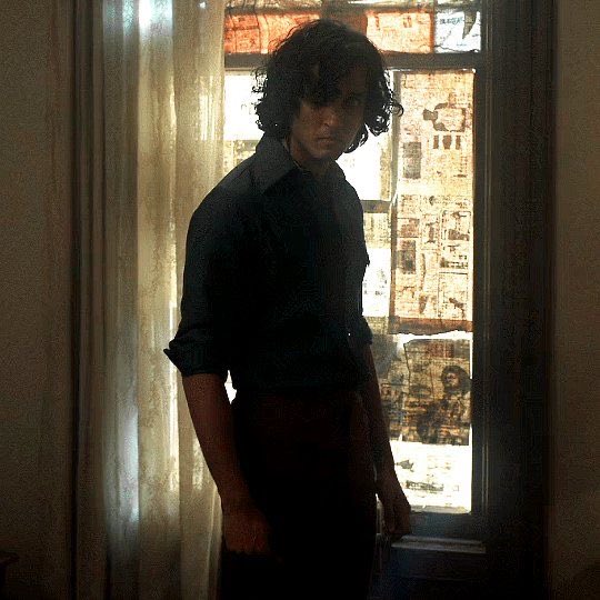hazardouspest's tweet photo. I think this will forever be my favorite shot of Armand in any season https://t.co/ibZHhNfIRm