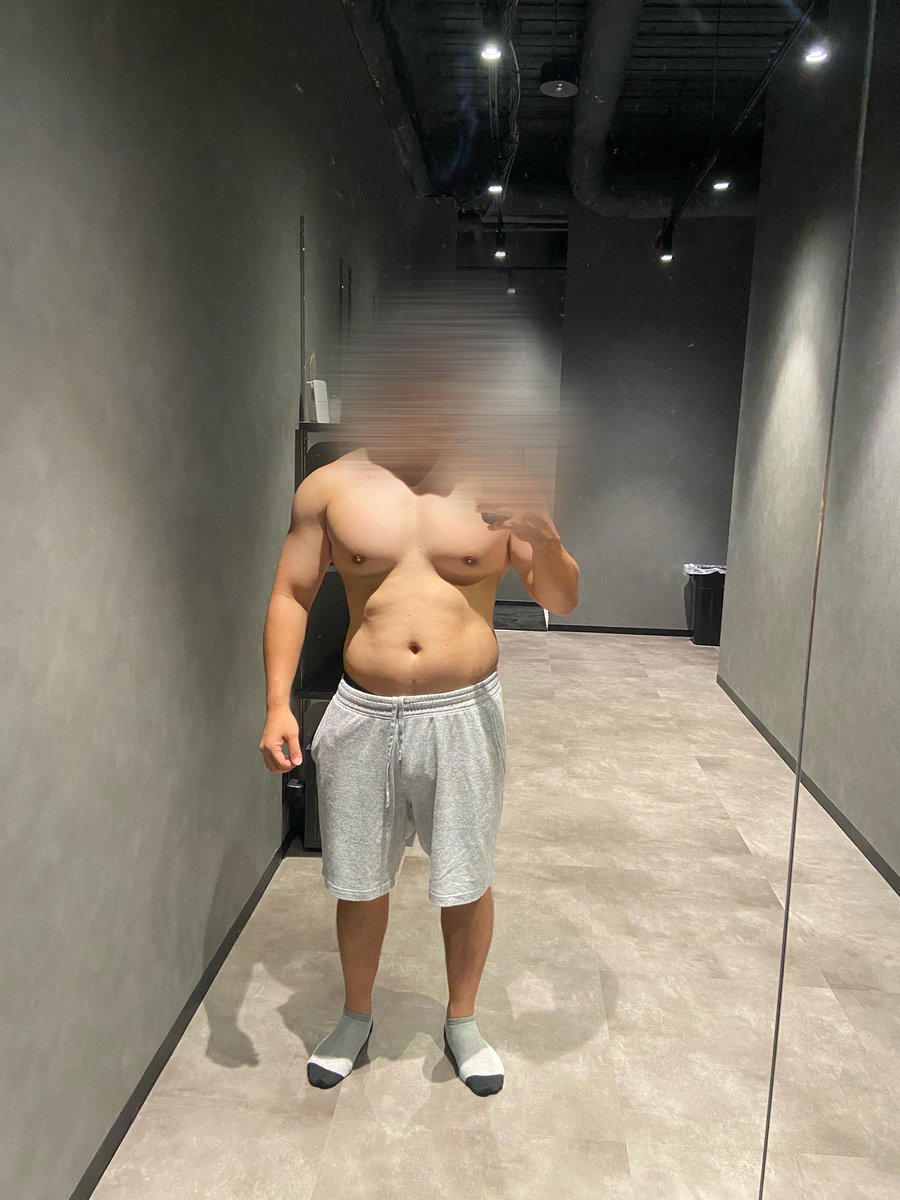 massa_fuk's tweet photo. 🔥胸トレDAY🔥

今日は胸メイン💪
ベンチプレスでは 100kg×5rep達成！
推定1RMも112.5kgまで伸びました🔥

・ベンチプレス：MAX 112.5kg
・スミス���ンクライン：60kg×6rep
・ショルダープレス：40kg×7rep
・チェストフライ：50kg×5rep
・マシンサイドレイズ：40kg×15rep

体重 83.3kg

有酸素はなし。
午前中は息子とプール🏊‍♂️

食事は
🔥2,104kcal
P：104g / F：33g / C：322g

ダイエットしながら、筋力も少しずつ伸ばしていく💪
今日も積み上げ！

#筋トレ #胸トレ #ベンチプレス #ダイエット #減量 #筋トレ男子 #ボディメイク