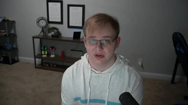 PapistPilled's tweet photo. Never forget when the internet cancelled CallMeCarson for talking to a 17 year old girl when he was 19 years old… https://t.co/vZ9RnMwN5U