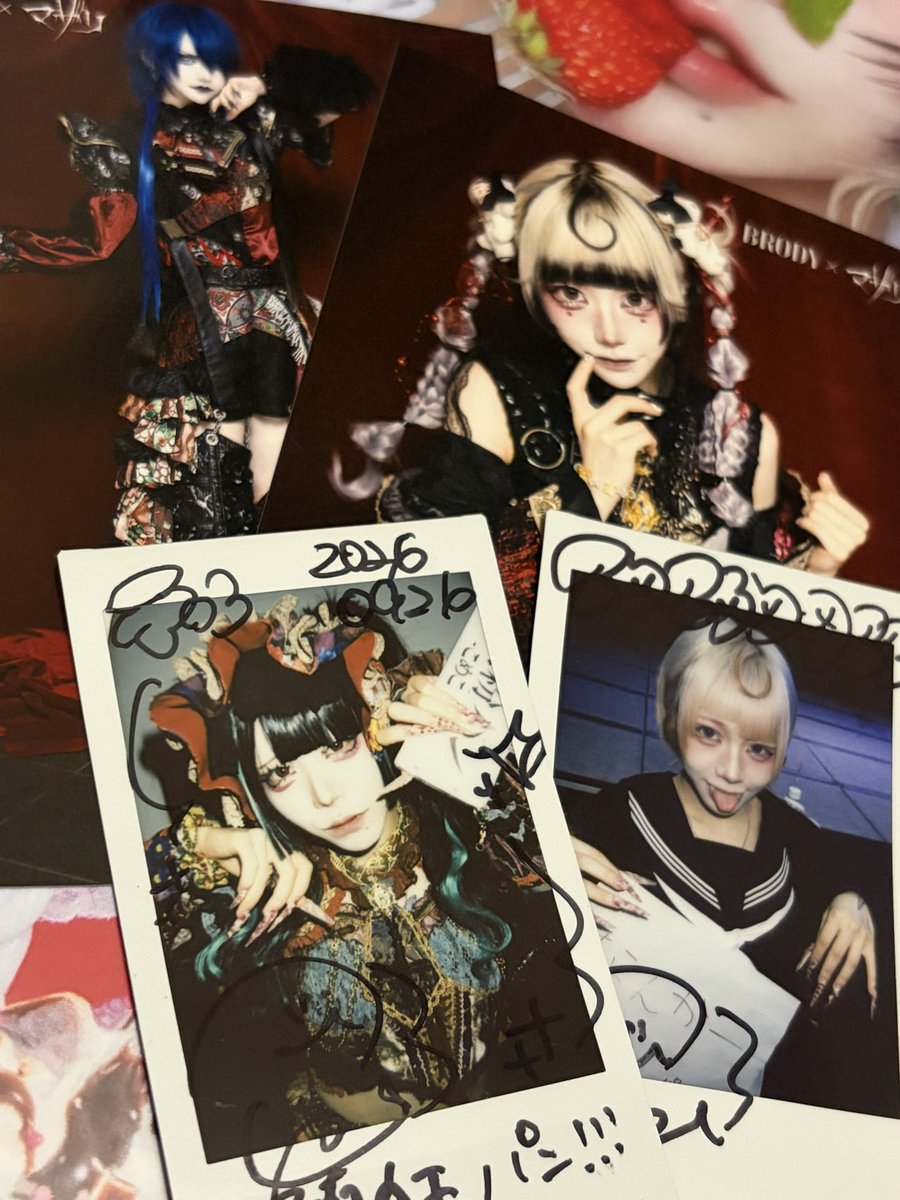 teru2mass's tweet photo. 二部いて良かった🥲アクちゃん衣装も似合う！最近序でに1日に何度もやるの流行ってるのかな🤔新しいタトゥー背中全体に入れてて自分でデザインしたからマネされたくないらしい。まだ5割も掘れてないみたいだけど完成したらお披露目したいって言ってたから楽しみ😋 #ピンポンパンさん https://t.co/BCW6npOwEb