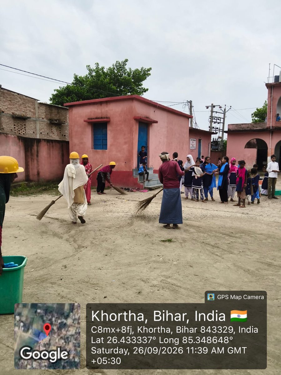 LsbaSheohar's tweet photo. आज दिनांक:26/09/26 को " स्वच्छता ही सेवा -2026" के तहत शिवहर जिला के तरियानी एवं पिपराही प्रखंडों के माध्यमिक एवं उच्च सरकारी विद्यालय में साफ सफाई, स्वच्छता शपथ तथा चित्रकला प्रतियोगिता का आयोजन किया गया। #swachhtahiseva #swachhbharat #Swachhotsav https://t.co/REwDBkCxc3